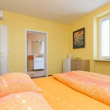 Ajda - Orange Apartment