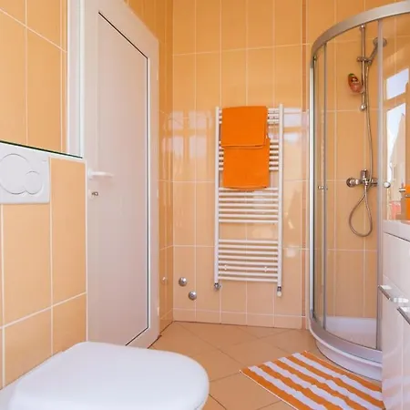 Ajda - Orange * Omišalj